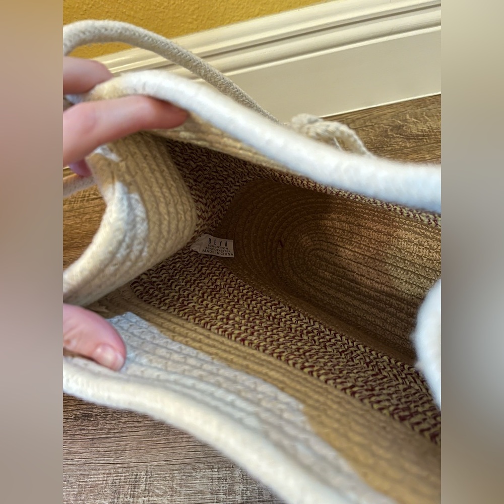 BEYA Rope/Jute Bucket Style Purse - Picture 5 of 9